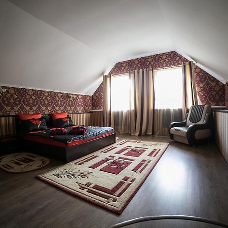 Staryi Dvorik Hotel Obushkovo Esterno foto