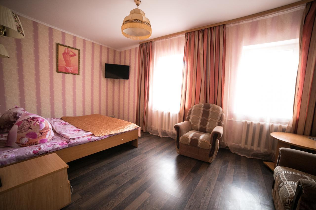 Staryi Dvorik Hotel Obushkovo Esterno foto