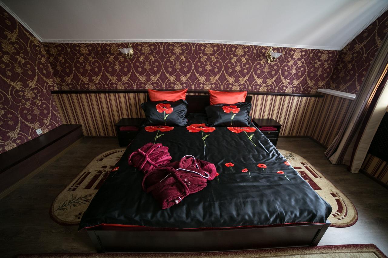 Staryi Dvorik Hotel Obushkovo Esterno foto