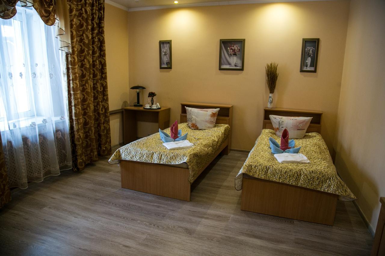 Staryi Dvorik Hotel Obushkovo Esterno foto